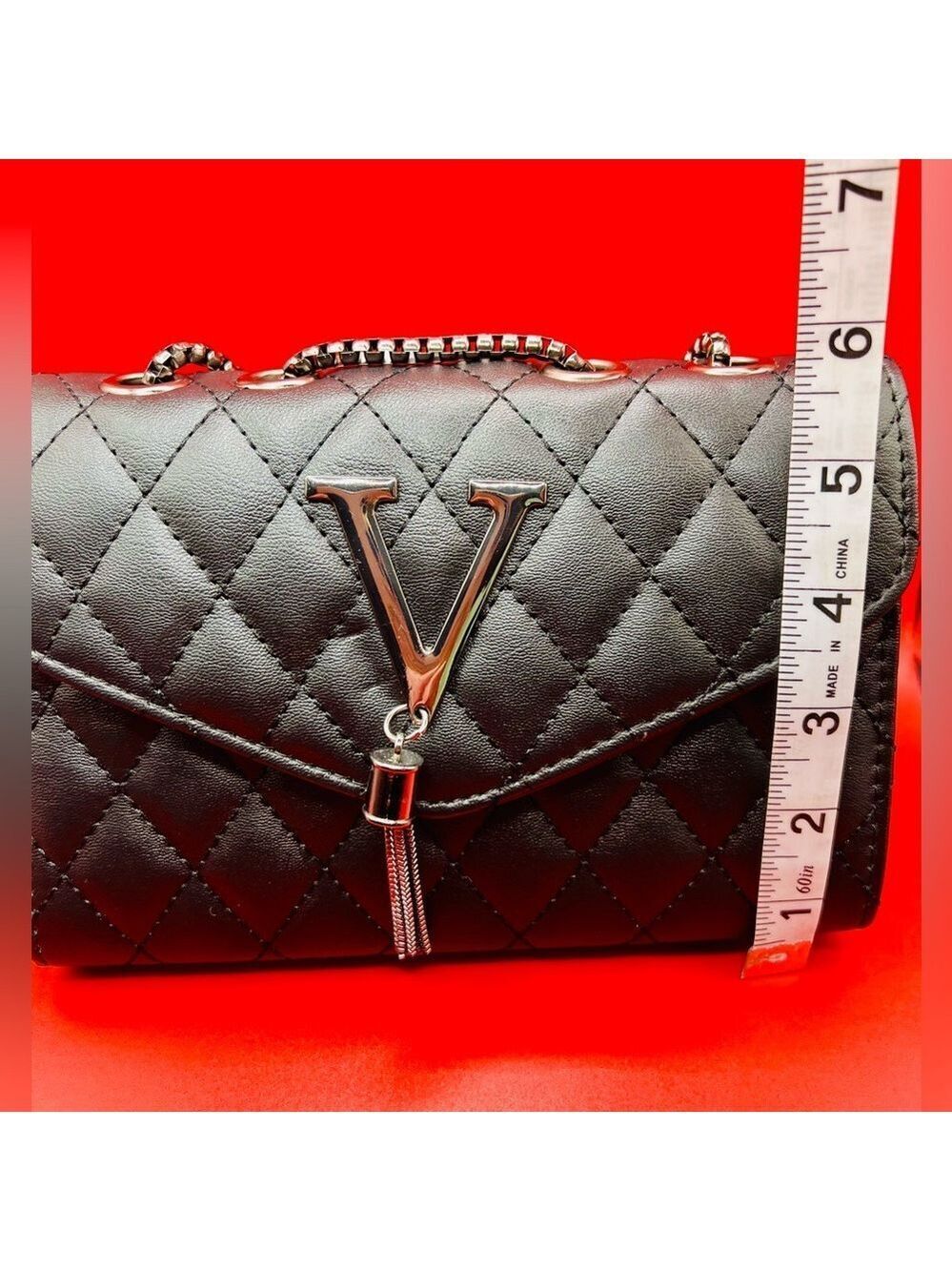 Black Quilted Crossbody Bag V Initial Chain Gunmetal High Fashion - Picture 15 of 17